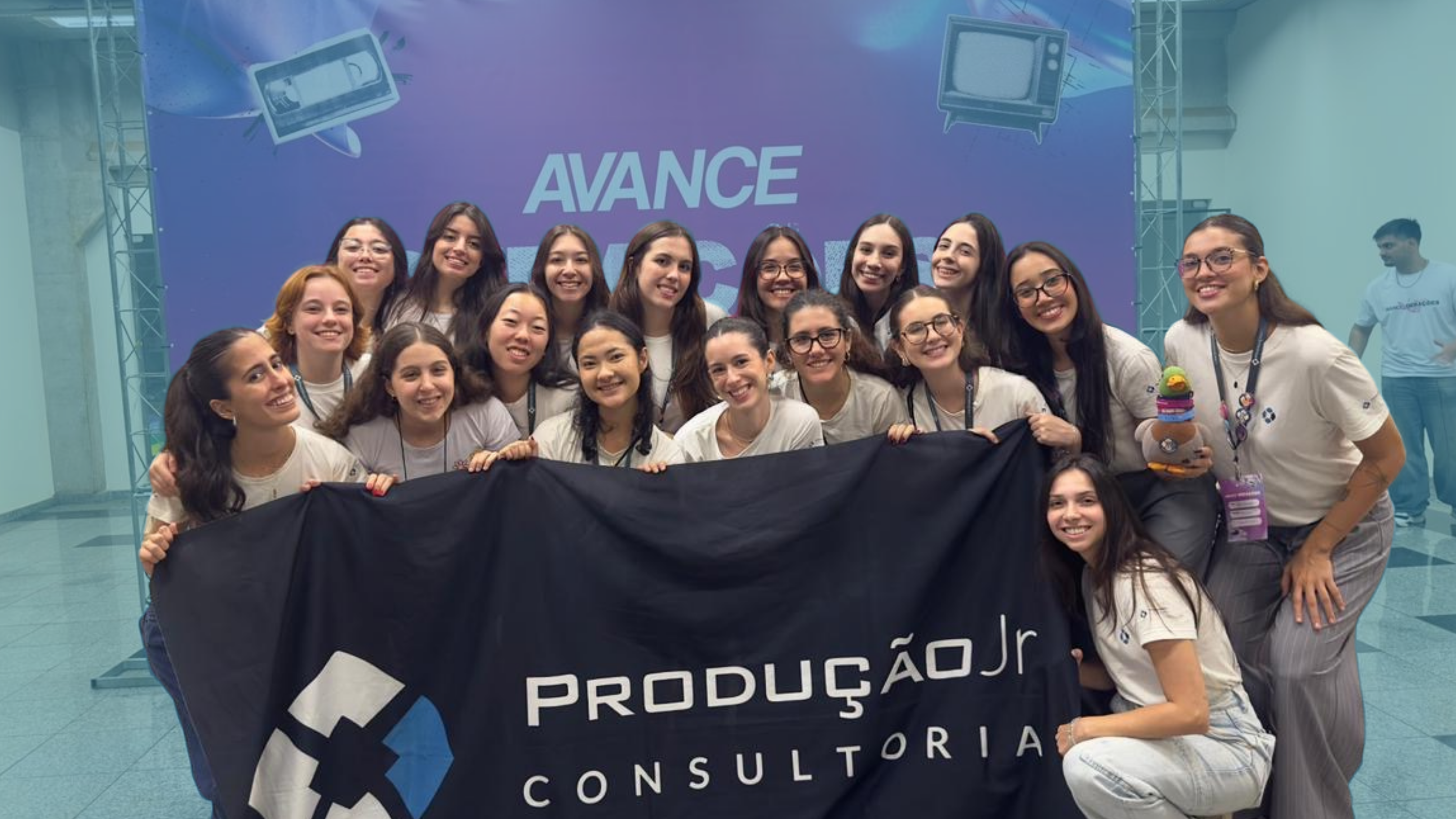 Comitê mulheres ajudam mulheres